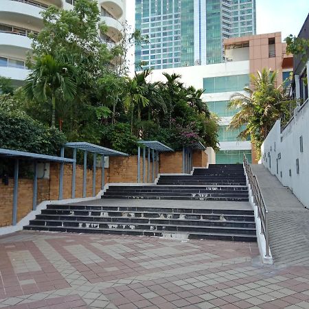 Baan Sathorn Riverfront Bangkok Extérieur photo