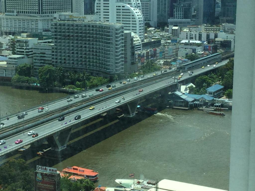 Baan Sathorn Riverfront Bangkok Chambre photo