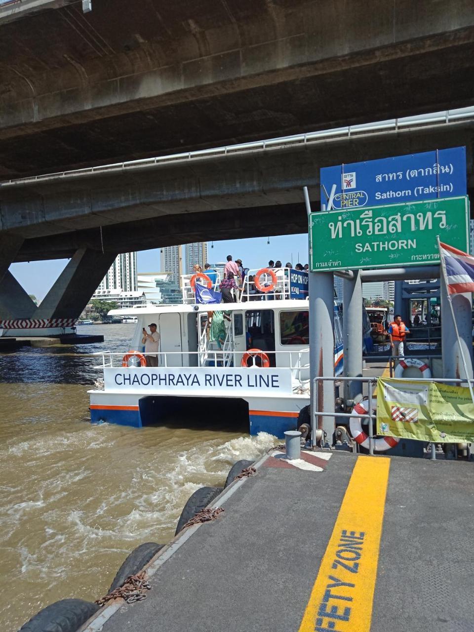 Baan Sathorn Riverfront Bangkok Extérieur photo